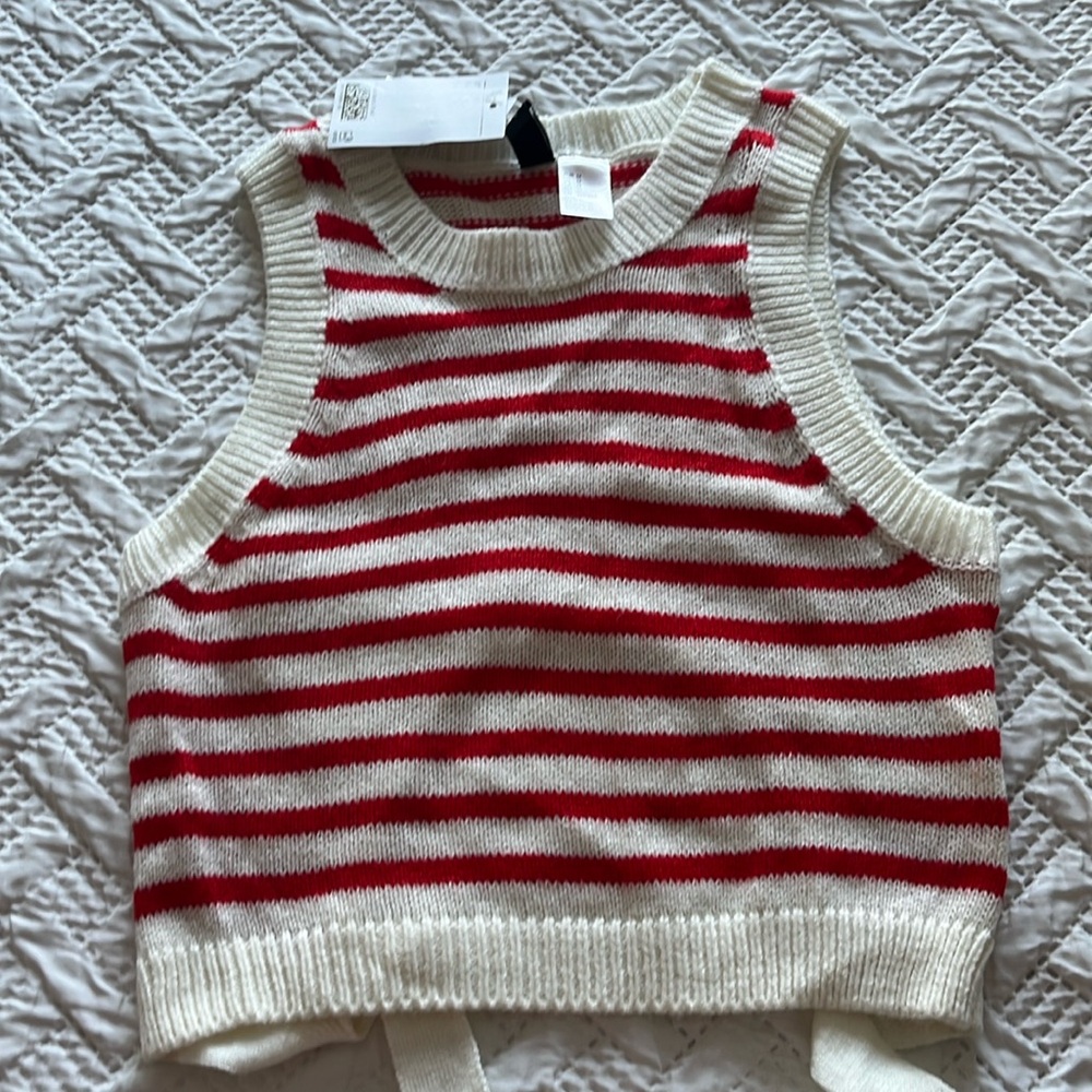 Cropped sweater vest